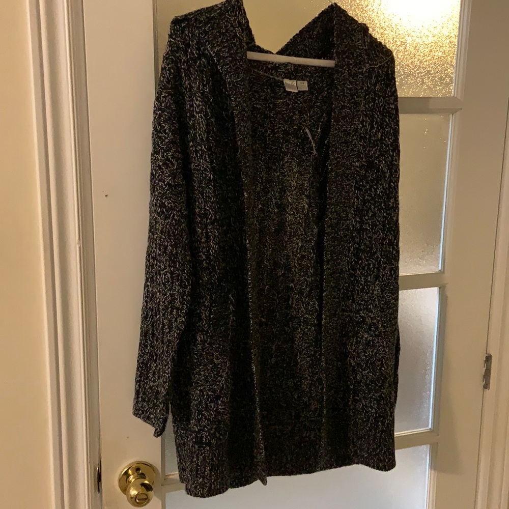 Black and whit hooded cardigan